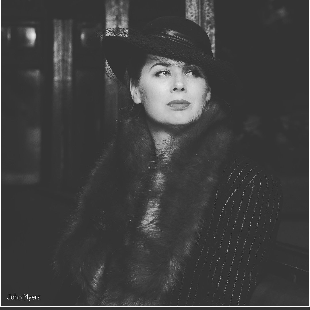 Maxine_Yvette_'s tweet photo. Feeling the #1940s. #model #vintage https://t.co/KV47kmirYG
