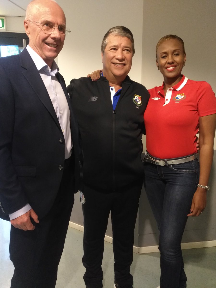 fepafut's tweet photo. El ex técnico de Inglaterra, México y Costa de Marfil, Sven Goran Eriksson y su esposa panameña, Yaniseth, compartieron con nuestro DT Hernán Darío Gómez tras el #NORPAN en el Ullevaal Stadion de Oslo. https://t.co/9rY1OFiRft