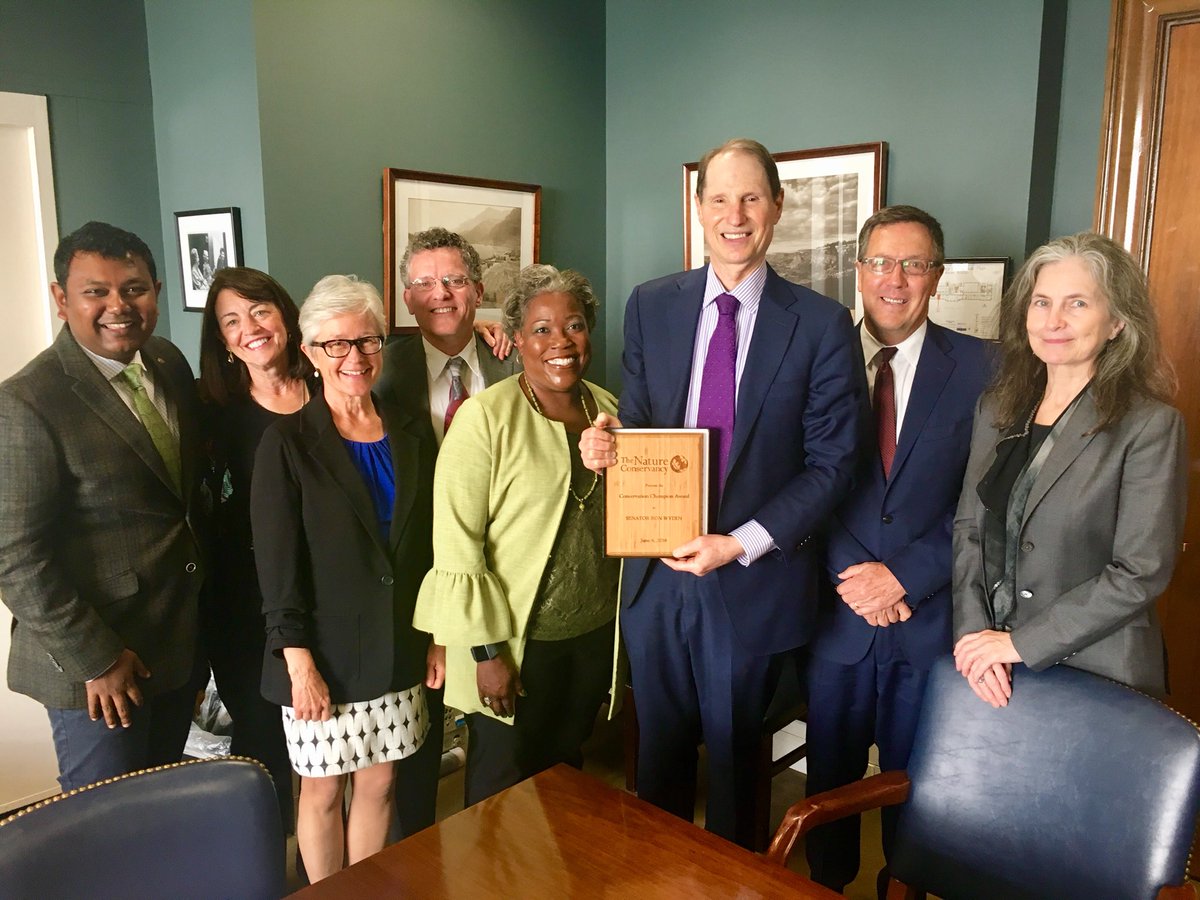 nature_oregon's tweet image. We are delighted to honor Senator @RonWyden with our Conservation Champion Award for his leadership on the #firefix. Our trustees had the pleasure to bestow this award during their visit today.