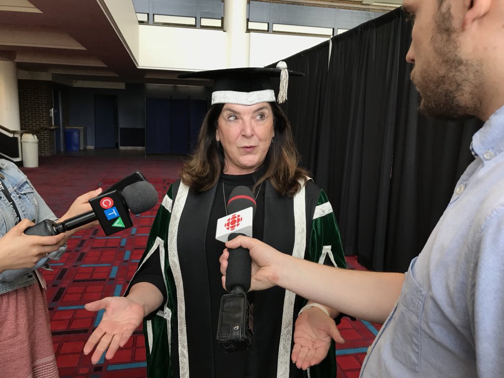 La vice-chancelière de <a href="/UofRegina/">University of Regina</a>, Vianne Timmons, dit que le choix de <a href="/ShelKenn/">Sheldon Kennedy</a> pour un doctorat honorifique était naturel en raison de ses liens avec l’université et la Saskatchewan.
#rcsk