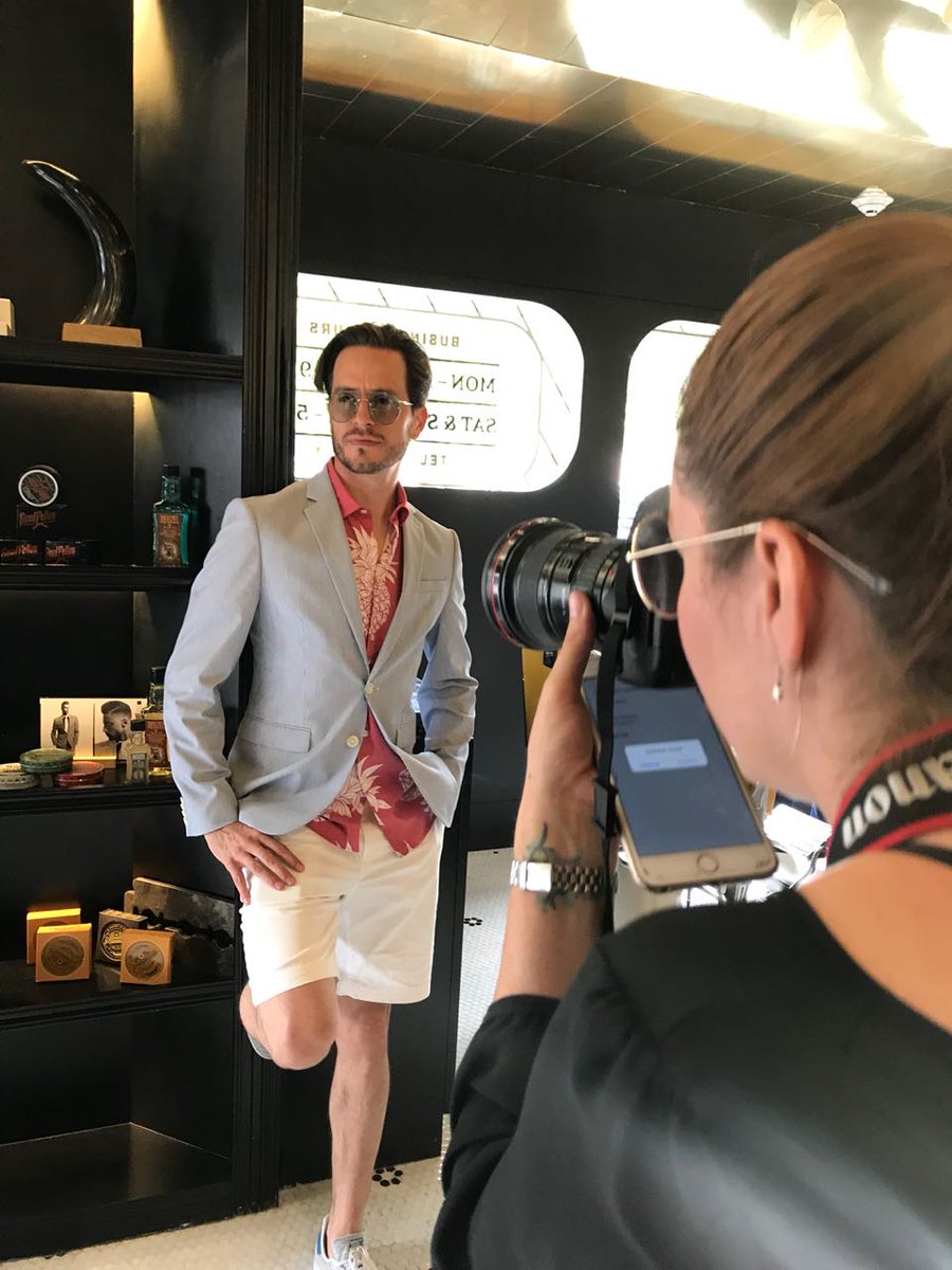 menycarrasco's tweet photo. Hoy estuvimos dando lata en #EXPRESS BARBER EXPERIENCE
Gracias a #EXPRESSMEXICO por el outfit que me encantó. No me podrán vestir siempre ???🙊🙊🙊 @express @ExpressMexico @bookpr_mx https://t.co/PQX26N3RNL