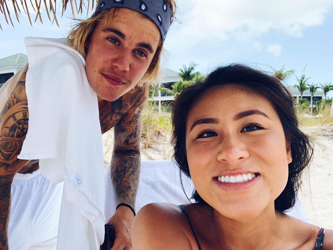 TeamJBieberMX's tweet photo. Justin con fans es lo mas bello que veran hoy. ¿ME EXPLICAN LO  GUAPO QUE ESTA?🔥❤ https://t.co/e2F5lNqzKk