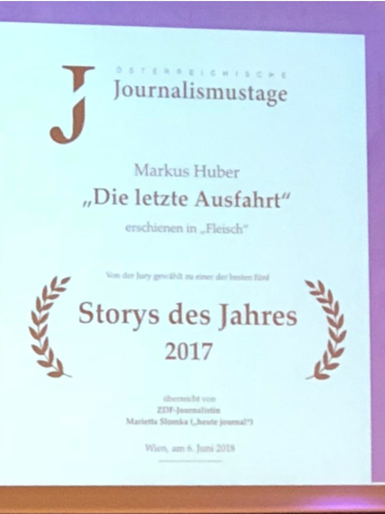 markus_vgf's tweet photo. Aus dem radiokulturhaus erreicht mich dieses Foto. Ich gebe es zu: auch wenn ich versuche cool zu sein, ich freu mich wirklich sehr. Danke. #jt18 https://t.co/sf2cjndM8e