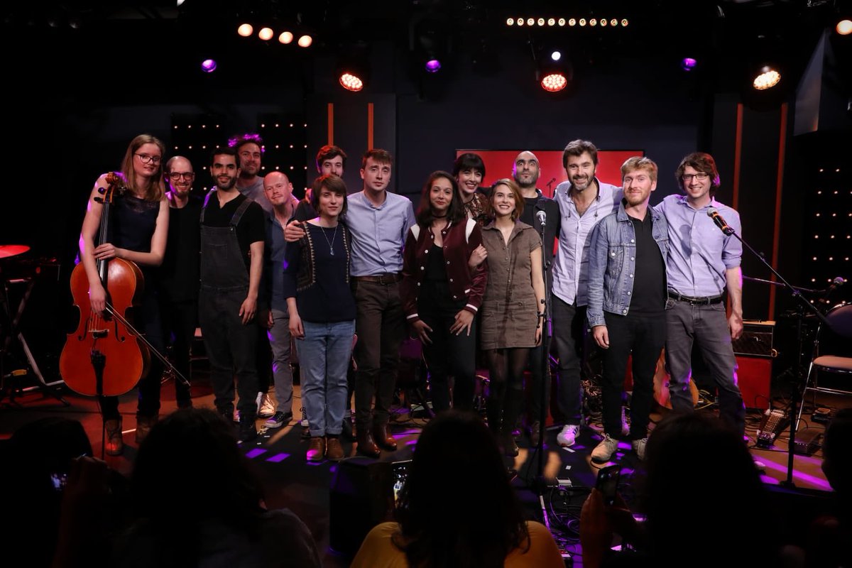 RTL_presse's tweet photo. Photo de groupe #lauréats #MonPremierGrandStudio avec @eric_jeanjean et @Nolwennleroyoff la marraine de cette 3ème édition @RTLFrance https://t.co/OjeCK1CfBz