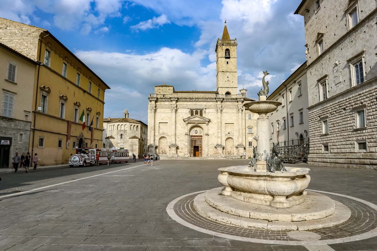Anna_Pernice's tweet photo. Iniziato oggi il mio tour #100orenelPiceno da Ascoli Piceno, una piccola chicca davvero meravigliosa. Mi aspetteranno 100 ore intense e piene di wow! #picenumtour #piceno #amoilpiceno #mangialongapicena #destinazionemarche https://t.co/YwIbRPeTQE