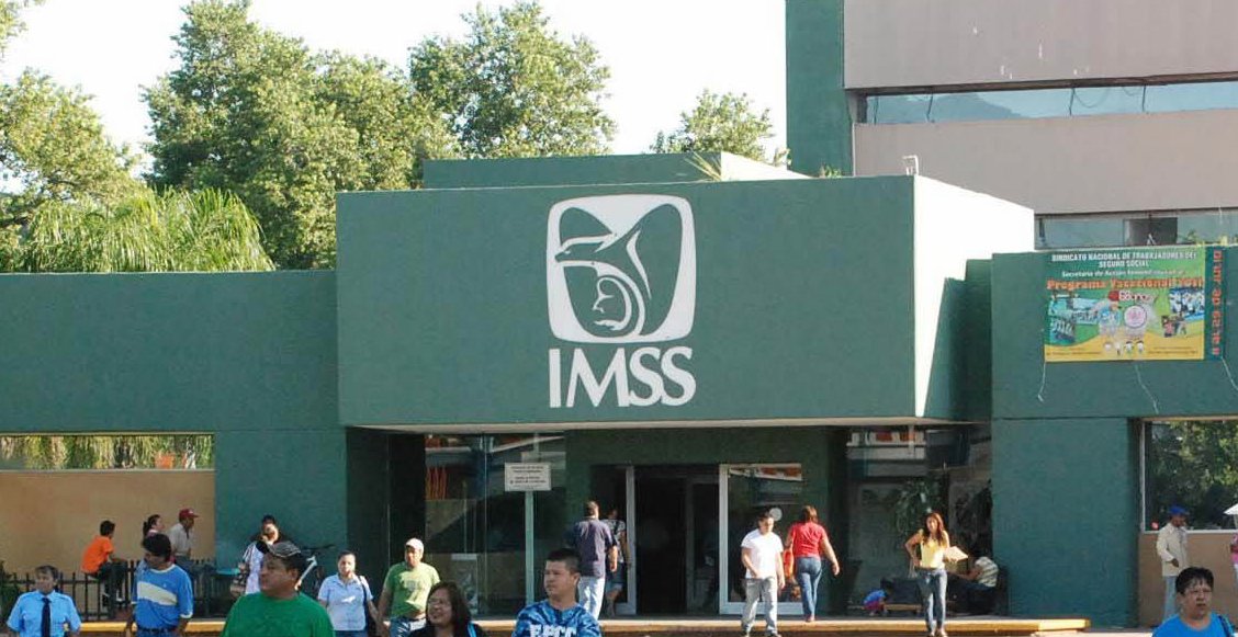 sopitas's tweet photo. No pues, sí vamos avanzando, pero en CORRUPCIÓN!! Checa el caso del IMSS que Animal Político destapó. 
Involucra varios mdp y nepotismo https://t.co/PrCnOUROQS https://t.co/UirX1rZ3dJ