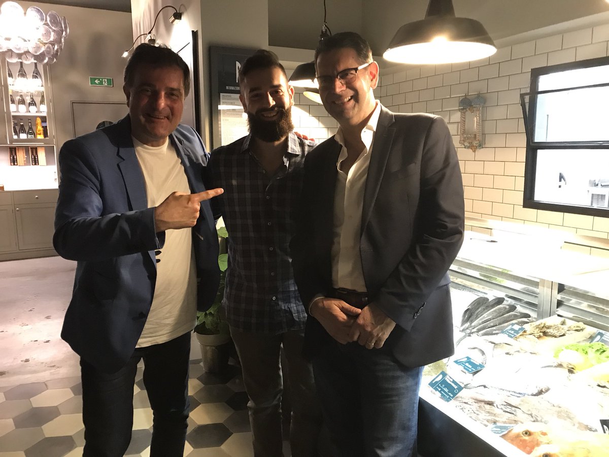 Andrea_Radic's tweet photo. Stasera proviamo Pescheria con cottura #infishwetrust a #Milano in compagnia di un’enologa super #cool @S_Baratella https://t.co/pqMM3RkEry