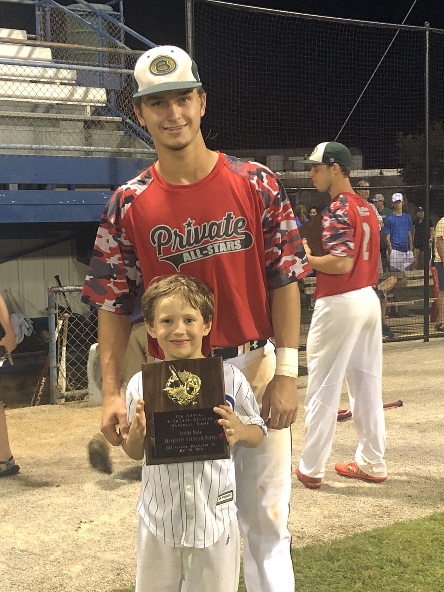 mlahopkins's tweet photo. @JustonMask Noah had a blast last night! Thank you!💚⚾️💛 https://t.co/wK87RWtmAD