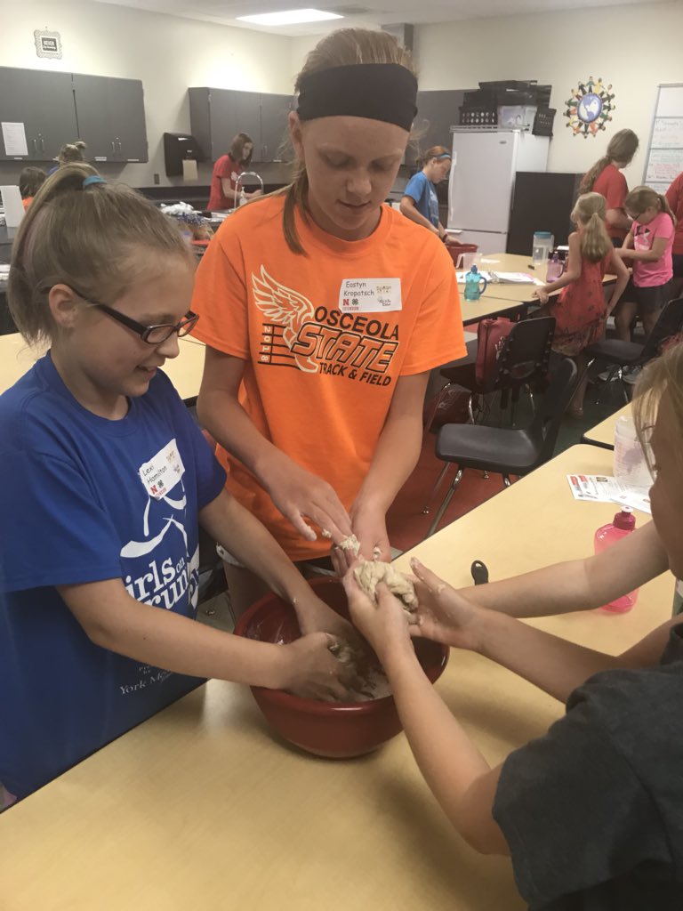 ma_ma_pete's tweet photo. Lexi-“Making Pizza Dough is Better Than Slime! I Can Do This All Day!” #KidsInTheKitchen @WalmartGiving #NE4H #NebExt #PolkCounty4H #40DaysOf4HFun https://t.co/JBL5MJsaEH