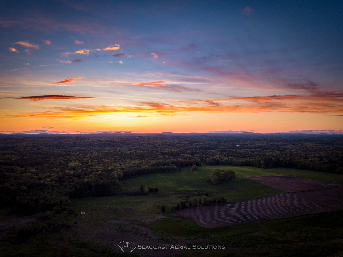 VisitNH's tweet photo. Hello beautiful! Thanks to Jonathan Hornbeck for this lovely sunset over Stratham https://t.co/lDLOjISkns