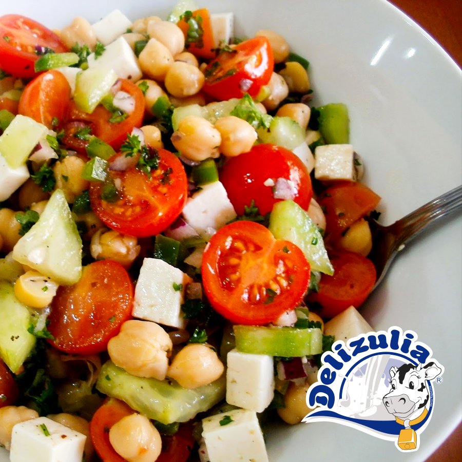 Delizulia's tweet photo. Come saludable, come #DeliZulia
#ensalada #quesomozarella #productoslacteos https://t.co/JnOzz6loJg