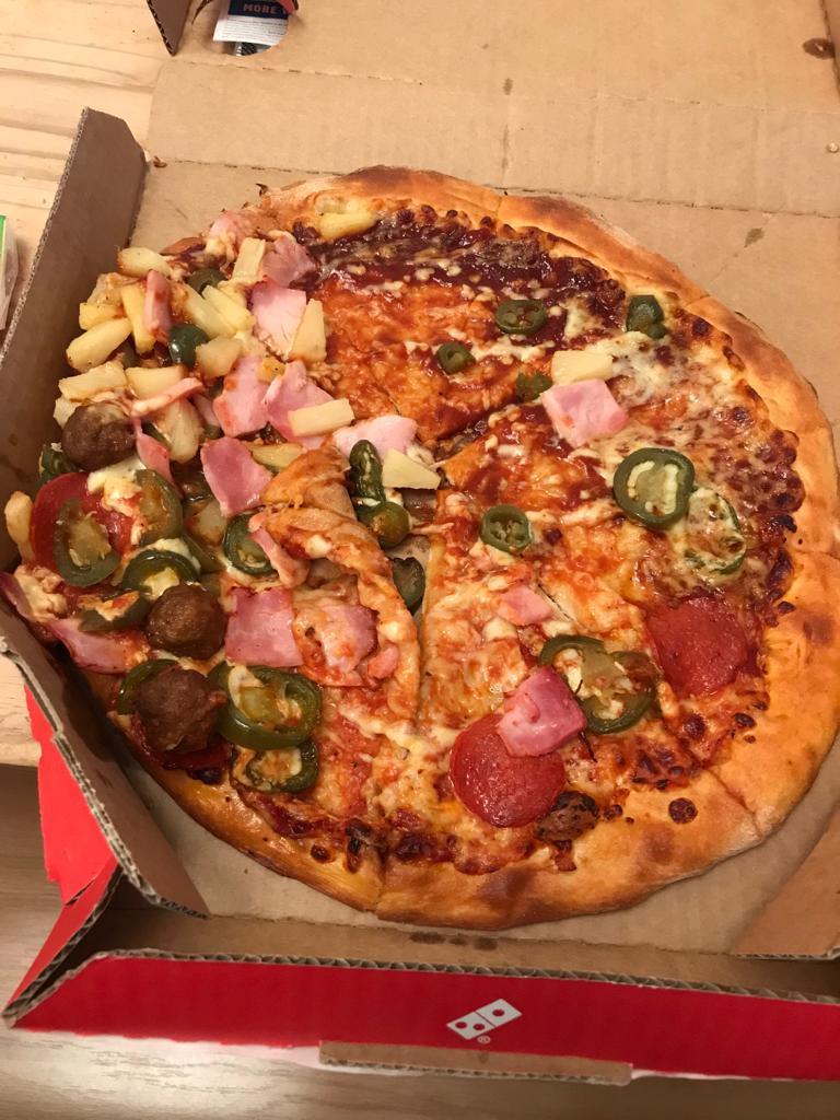 karlbeavis's tweet photo. @Dominos_UK @dominos so just been delivered this mess of a pizza plus replacement chicken strips instead of wing without anyone letting us know and now been sent a replacement pizza without the topping we order good job hockey! https://t.co/og53lOLjBW https://t.co/mzF8ZkMXYj