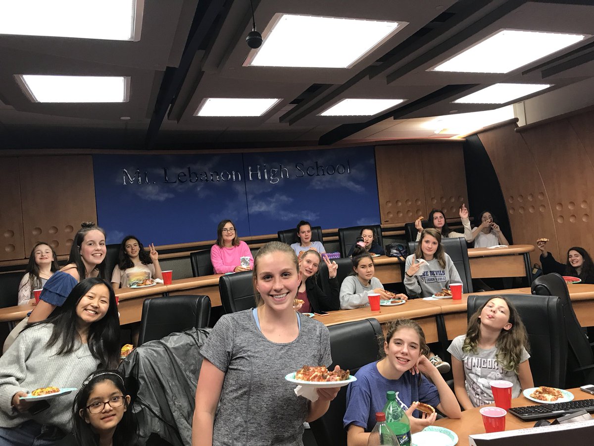 CodingGals's tweet photo. Awesome way to end the school year with some pizza, a movie, and some great #codinggals! 🤗💗🍕 https://t.co/hJPs79XMbD