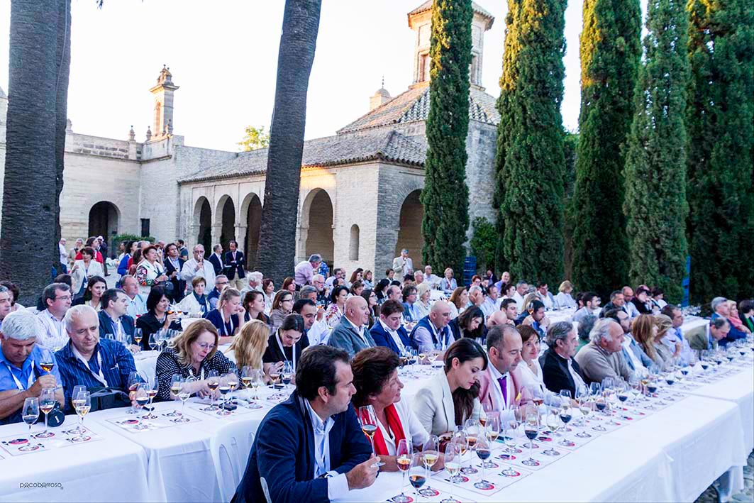 lsdCaminante's tweet photo. #Vinoble2018 ha sido una cita sin duda marcada por el protagonismo de los jóvenes enólogos del Marco de Jerez que reclaman una vuelta a la viña como principal seña de identidad de los vinos de la comarca. Una opinión de la mano de Carlos Piedras.
https://t.co/REeHf8Bwjc #Jerez https://t.co/EKxSpM5LU3