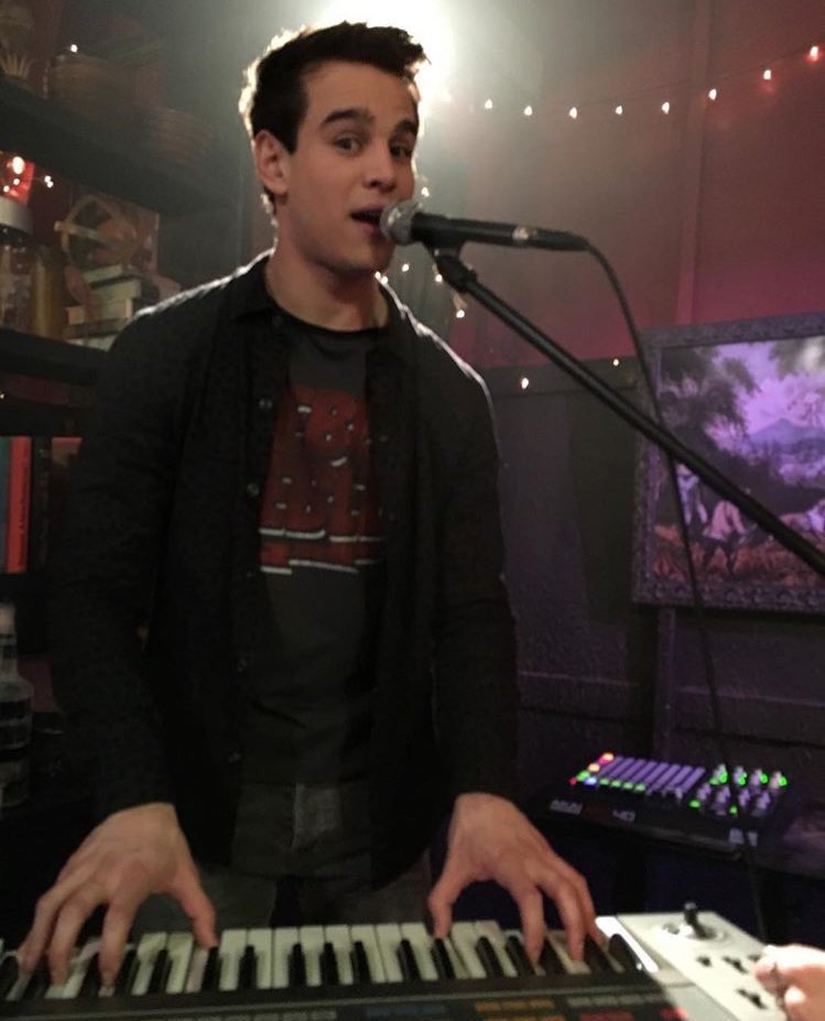 LdcLiza's tweet photo. How will we live without the beautiful songs of Simon Lewis? 
Как же мы будем жить без прекрасных песен Саймона Льюиса? #PickUpShadowhunters #SaveShadowhunter @FreeformTV   @netflix https://t.co/RUpGKxevGC