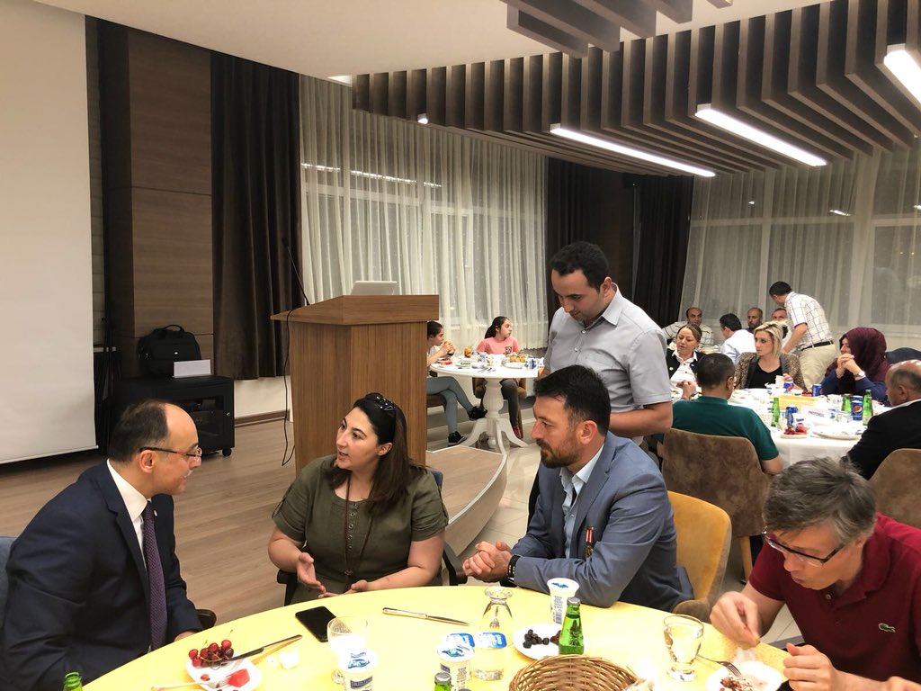 drMetinDogan's tweet photo. AYBÜ Sosyal Sorumluluk Projeleri Topluluğu’nun öncülüğünde gerçekleştirilen iftar programında bu akşam AYBÜ’de görev yapan şehit yakınları ve gazilerimizle buluştuk.Bu vesile ile şehitlerimizi rahmet ve minnetle yâd ediyor,gazilerimize sağlıklı uzun ömürler diliyorum.@YbuSspt https://t.co/zNllSWlaXu