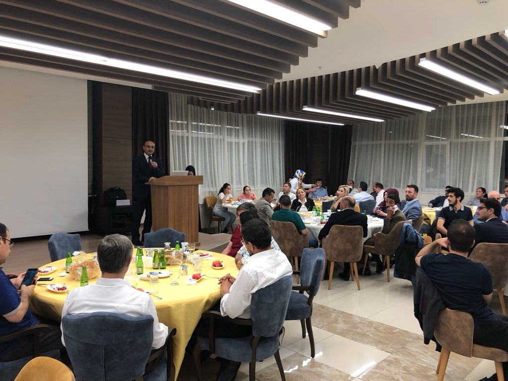 drMetinDogan's tweet photo. AYBÜ Sosyal Sorumluluk Projeleri Topluluğu’nun öncülüğünde gerçekleştirilen iftar programında bu akşam AYBÜ’de görev yapan şehit yakınları ve gazilerimizle buluştuk.Bu vesile ile şehitlerimizi rahmet ve minnetle yâd ediyor,gazilerimize sağlıklı uzun ömürler diliyorum.@YbuSspt https://t.co/zNllSWlaXu