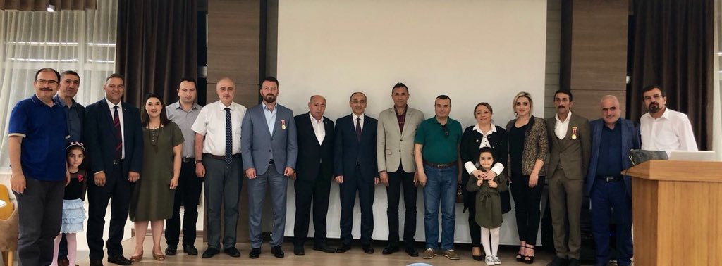 drMetinDogan's tweet photo. AYBÜ Sosyal Sorumluluk Projeleri Topluluğu’nun öncülüğünde gerçekleştirilen iftar programında bu akşam AYBÜ’de görev yapan şehit yakınları ve gazilerimizle buluştuk.Bu vesile ile şehitlerimizi rahmet ve minnetle yâd ediyor,gazilerimize sağlıklı uzun ömürler diliyorum.@YbuSspt https://t.co/zNllSWlaXu