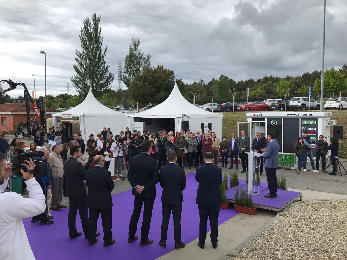 Airmagic_world's tweet photo. #Airmagic presente en la @FICGuijuelo 2018, resolviendo con nuestras soluciones y maquinaria 100% ecológica y de ultrabajo coste para los mejores fabricantes de #embutidos #iberico del mundo. Somos fabricantes, #Ingenieros de diseño, instaladores y mantenedores. Somos la solución https://t.co/1fcTd2Dfb6