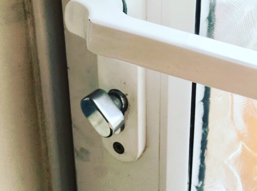hamesandsons's tweet photo. I was called out today because a customer was having trouble securing her back door and she kept losing her keys, so I replaced it for this thumb turn meaning she will not have to hunt for her back door keys ever again. #eurolock #thumbturnlock #losingkeys #locksmith #locksmiths https://t.co/vXX7KC92W9
