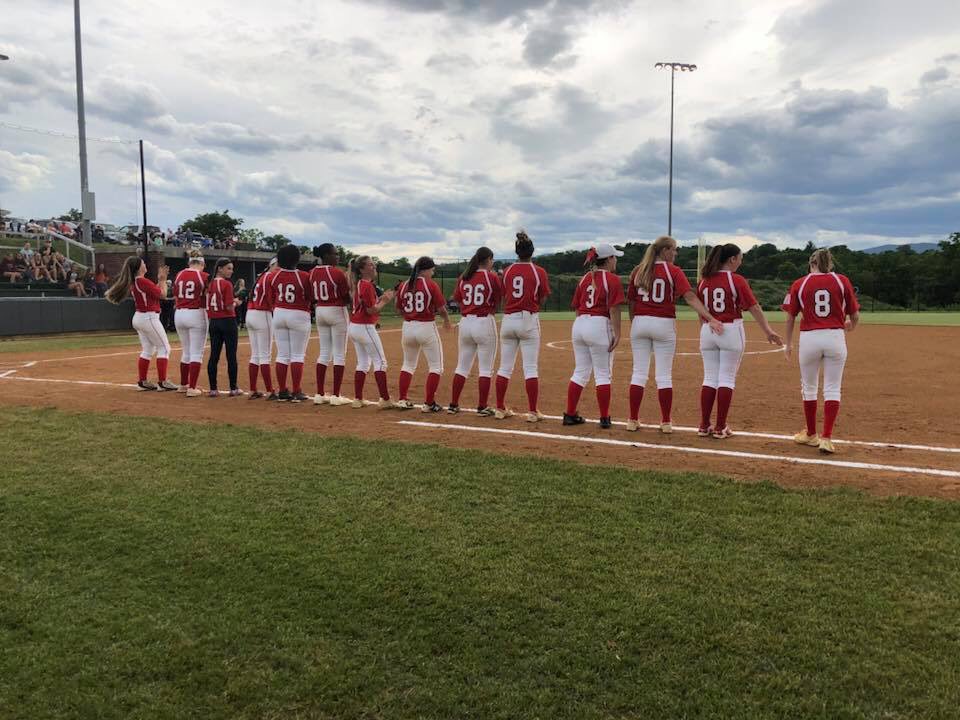 AmyD5's tweet photo. Thanks for supporting these outstanding young ladies. They are the definition of competitors but most importantly unbelievable people. I’ll miss spending my afternoons with them. ❤️ #shsindianpride #gobigred #smalltownlove #scpsva #ivegotabuginmyeye https://t.co/rjuYHJluuW