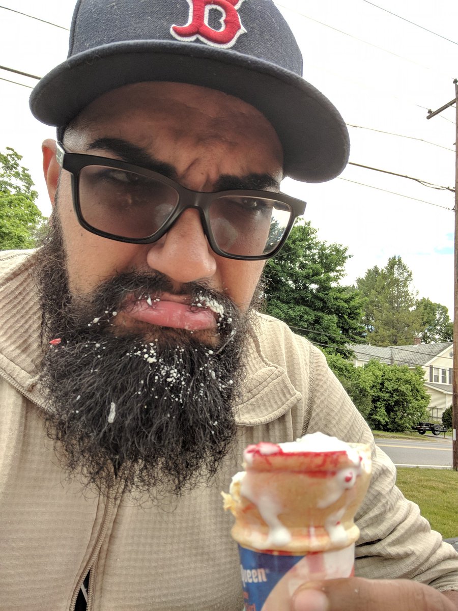 SuperGaijin's tweet photo. It's shit like this that makes me want to shave...
#beardproblems #moustacheproblems #icecream https://t.co/1buWLPt48D