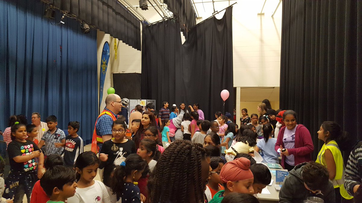 mr_s_lim's tweet photo. @1GreatLakes2013  EcoLeaders set up some informative and fun activities to celebrate Bike to School week! Thanks @bikebrampton for your help and for talking to our students! @PeelSchools https://t.co/vgmEkIDb7g
