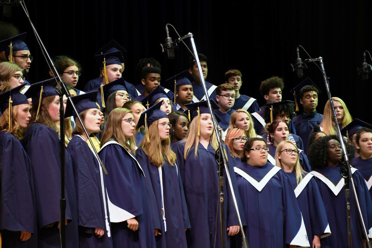 kennedychoirs's tweet photo. Wonderful job by Kennedy Chorale at graduation last night singing “This is Me” with soloist, @itssortasarah. https://t.co/jlhzHNVYrc