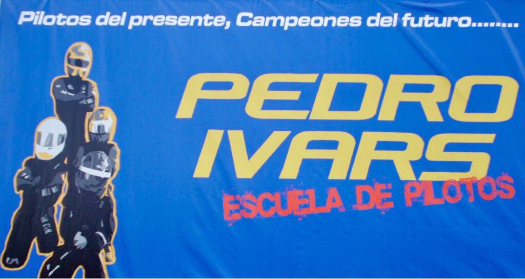 TInercia's tweet photo. Gracias a Pedro Ivars Escuela de Pilotos por patrocinarnos con estos monos de carrera y collarines para nuestro proyecto @hiperchallenge https://t.co/RF5OsfNX4L