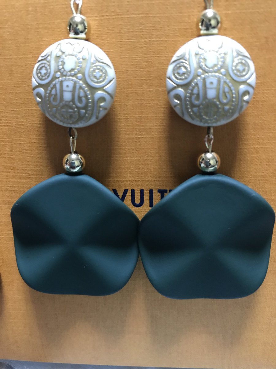TenTen30752094's tweet photo. 3点セットハンドメイドピアス❤️
税込1299円
#よもぎ蒸しサロンTen❤︎
#ベビTen❤︎ https://t.co/Lbk2qPsU9g