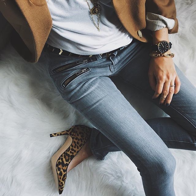 AlteratnsNeeded's tweet photo. Zipperzzzzz.
Shop similars (blazer is exact) via the link in bio (shop Instagram) or @liketoknow.it : https://t.co/F54zePINsx .
•
•
#petitefashion #petitestyle #minimalstyle #casualstyle #fashionblogger #ragandbone #denimaddict #styleguide #styleins… https://t.co/GbCAuDDY7n https://t.co/ER8bRCJBHP