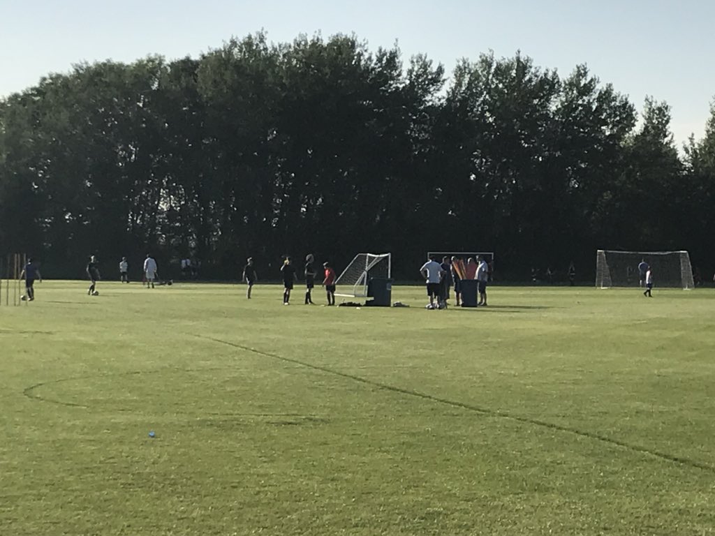 saughallcolts's tweet photo. Costa del Seahill tonight #trainwithasmile https://t.co/xqUlOAmCP9