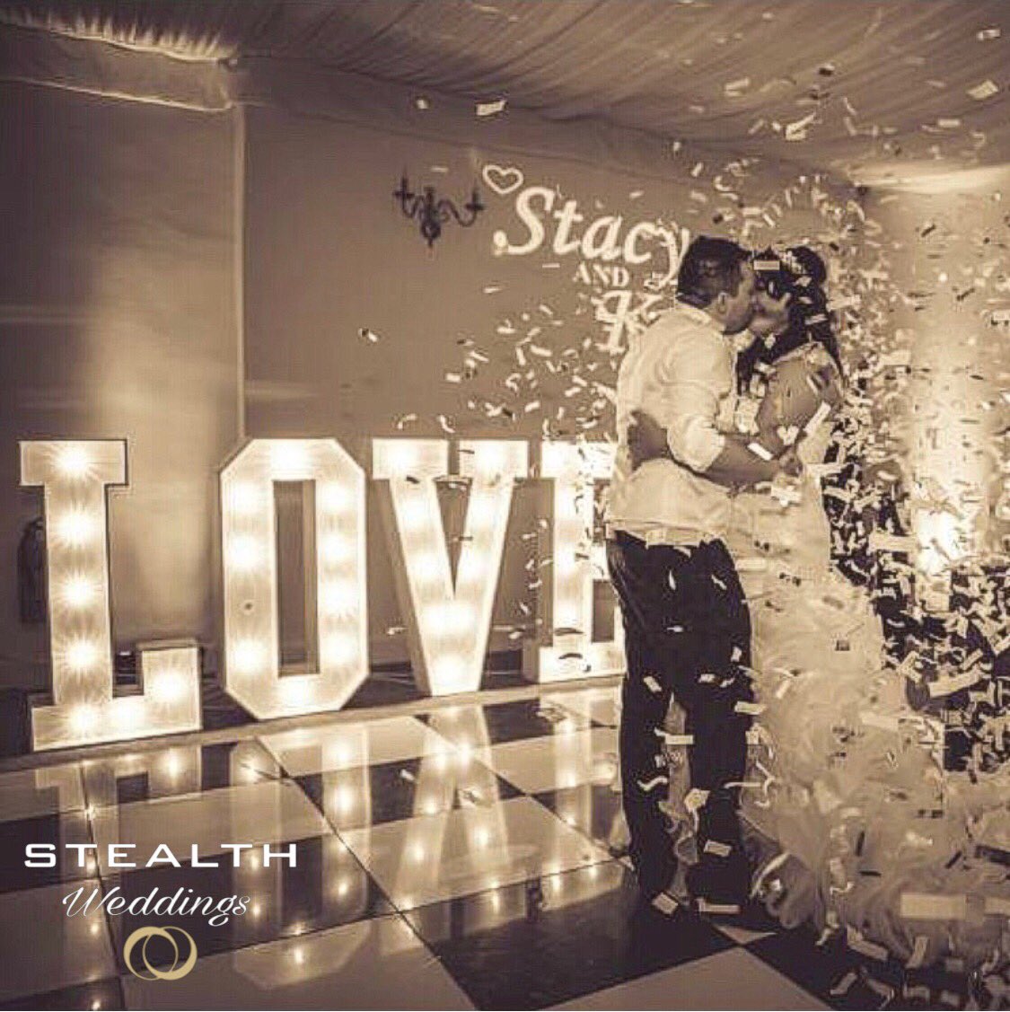Why not add a confetti shower for your first dance for the ultimate WOW factor... #weddings #weddingday #bride #love #married #weddingdj 
💥 👰🏻🤵🏻 🎊 

Message me for more details!
stealthweddings.co.uk
