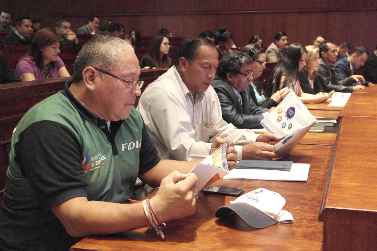 fedesantaelena's tweet photo. Presidente de #FEDESE José Antonio Rodriguez Murga participó en la presentación del #PlanDecenalEc del Ministerio del Deporte junto a la Ministra @ASotomayorEcu y representantes de organismos deportivos. #ElDeporteNosUne https://t.co/ATbFZNesgp