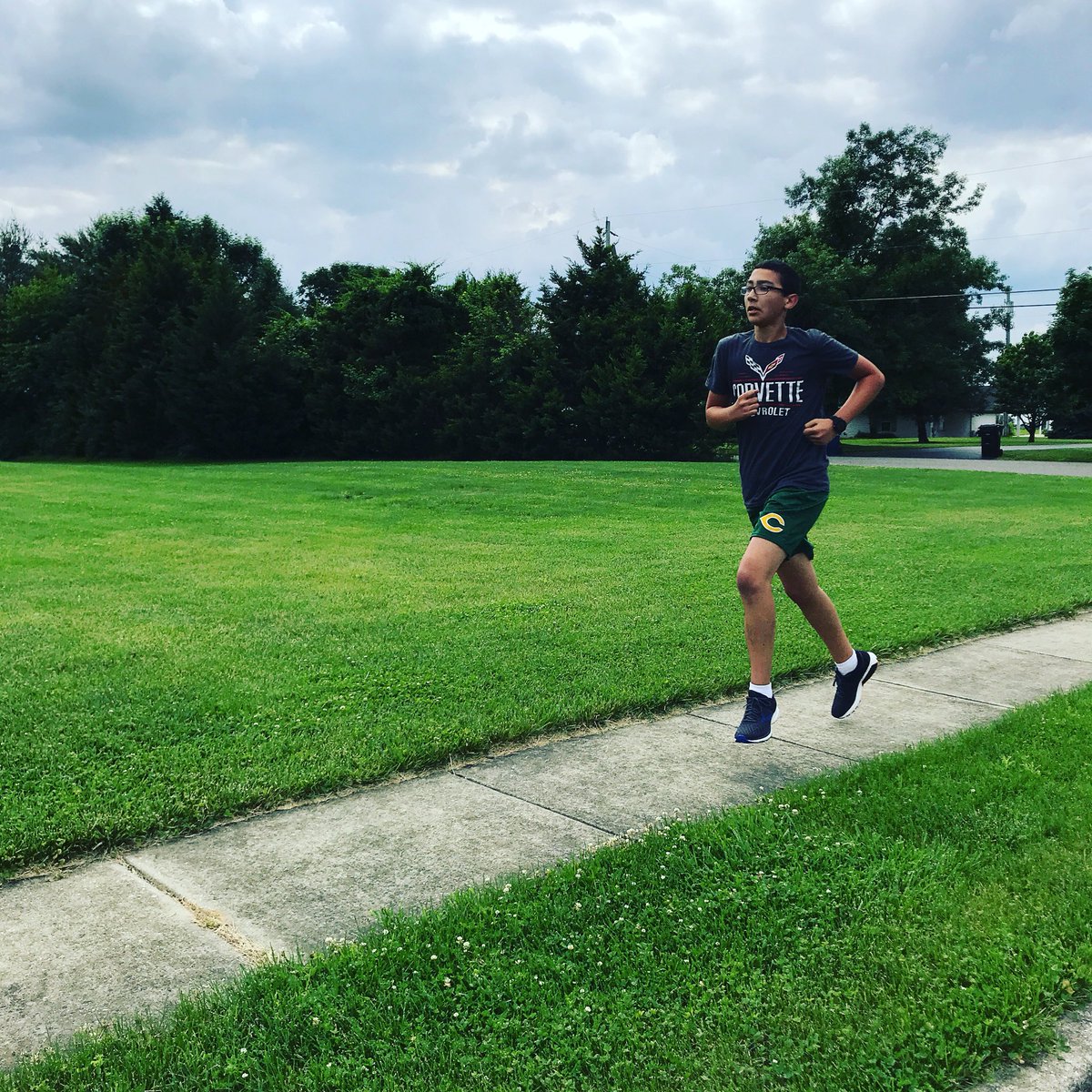 ScootADoot's tweet photo. 13 year old kiddo getting it done on #globalrunningday! We ran together but then he did a mile on his own (fastest yet: 7:48). I’m impressed every day by him. #getupandgo #bibchat #livelifemakewaves #kidrunner #HKRSMHM #healthykidsrunningseries https://t.co/Y18wH6XxhO
