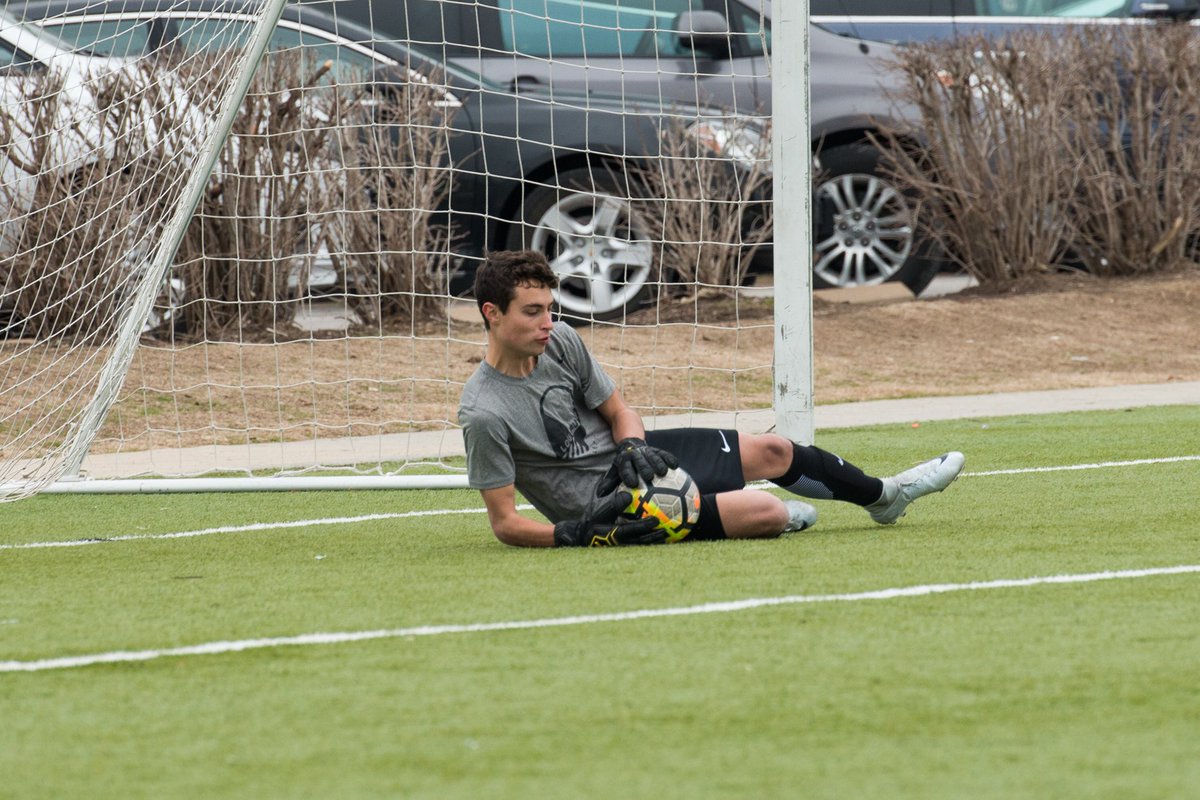 Want to make saves just as great as this guy? Sign up for the Goal Keeping Academy at Lou Fusz for the summer. Multiple dates available until August hosted at our LF Soccer Complex. Discounts available for returning participants &amp; LF players bit.ly/2wswuwb 📸: <a href="/SoccerSTL/">soccerSTL</a>