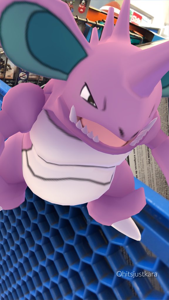 galaxyterabyte0's tweet image. Found a wild Nidoking! Playing with the #ARMode !! 😃 #PokemonGo