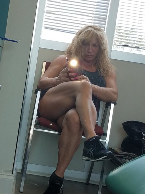 Ok... I need a new pair if sneakers, really bad!! First one to send Amazon card, gets this!! #textingYOU<a href="/tag/textingyou"class="tags"><span>#textingyou</span></a>