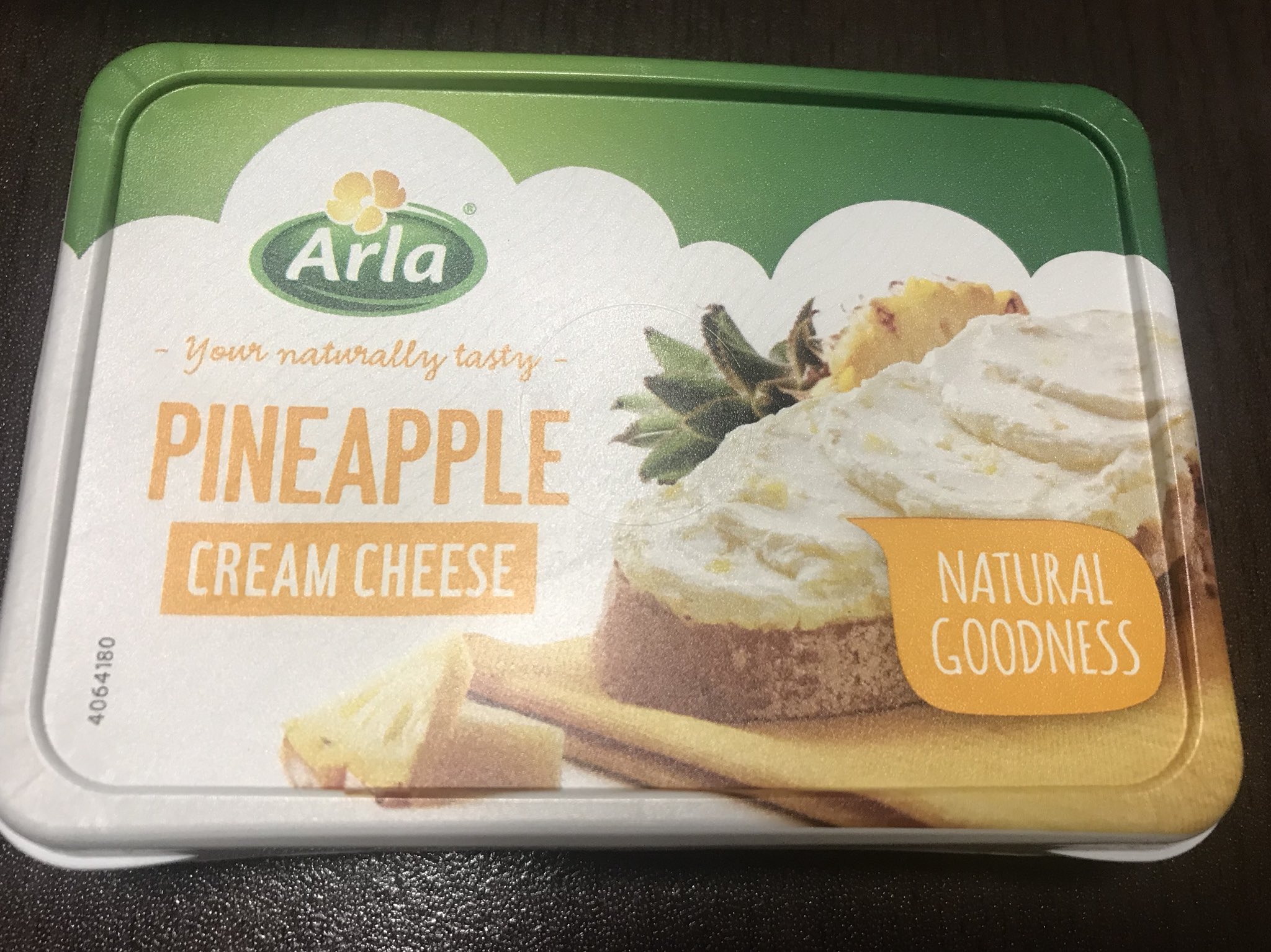 八戸食べ歩き巡り Ar Twitter クリームチーズ おはようございます あんまり見かけない ムラカワのパイナップルクリームチーズ ユニバースに売られているけど クリームの中に パイナップルの実が入っている パンに塗って食べて見たけど パイナップル味の