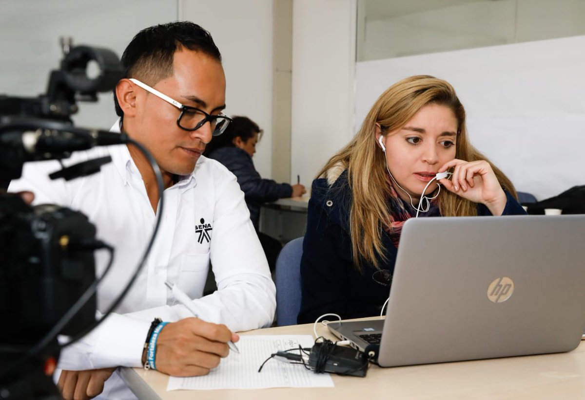 SENAComunica's tweet image. ✋Paren todo🤚#EnEsteMomento llevamos a cabo la 1ra. Microrrueda Virtual de Contrato de Aprendizaje para quienes se forman con nosotros en la modalidad #virtual y a #distancia. ❗En el #SENA  gestionamos oportunidades❗