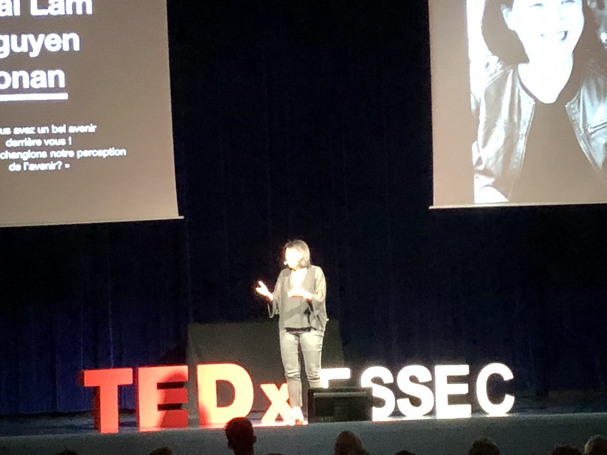 TEDxESSEC's tweet photo. « Au lieu de vous projeter dans l’avenir qui est plein d’incertitude, plongee vous dans le passe pour retrouver vos reves, vos #passions, vos #souvenirs.. je vous souhaite a tous un tres bel avenir dans le passe » @mailamnc #TEDxESSEC @essec https://t.co/aFW9Nh0hXb
