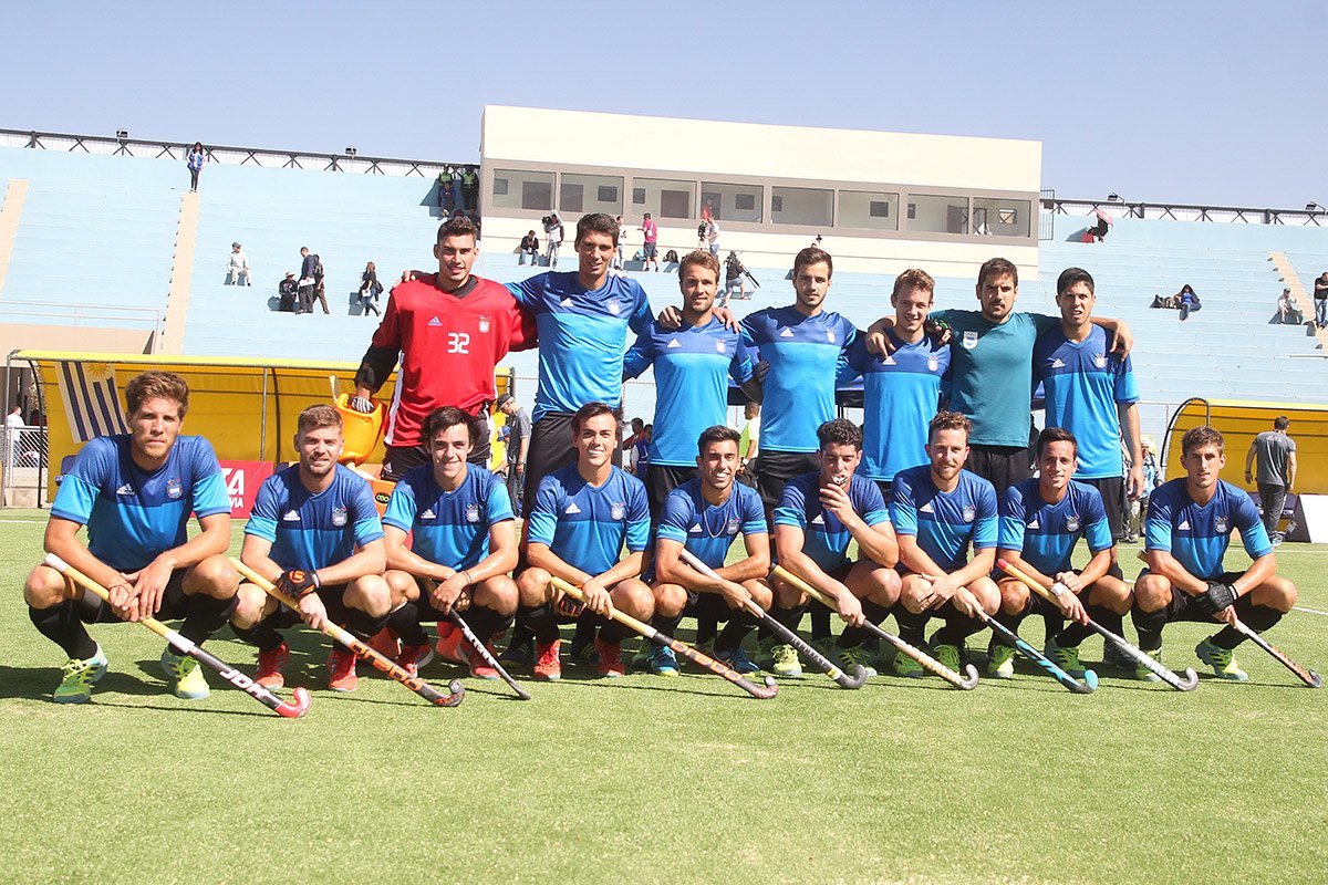 ArgFieldHockey's tweet photo. ¡Con un gol de @gonmerino92, #LosLeones 🦁🇦🇷 vencieron a Chile por 1 a 0 y son CAMPEONES Sudamericanos #Cocha2018! ¡Felicitaciones! 🥇
Ph: @PanAmHockey https://t.co/FCuDqUWxjV