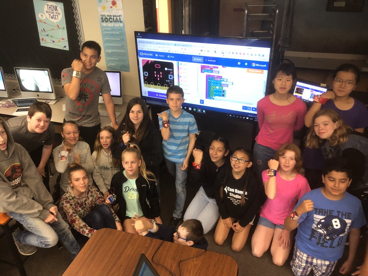 debbieborn1's tweet image. PodB @clayburnmiddle codes their #MIcrobits to create a #Fitbit that they use during fitness to track their steps! #cancodetolearn @lpollastretti @FCLEdu @AbbotsfordSD