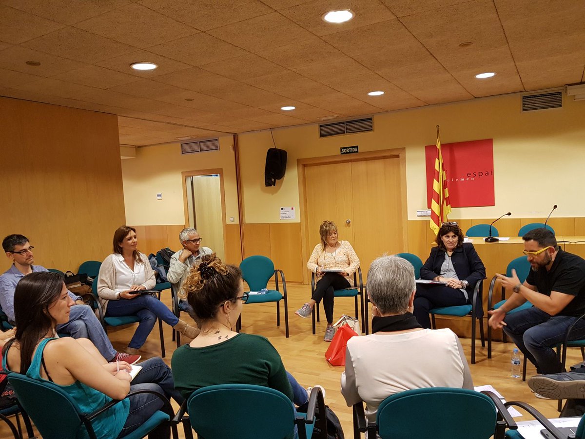XavierPastor's tweet photo. Avui a l'#acdma (associació catalana de mediació)parlant de "com la mediació ha de ser útil per al conflictes actuals" per superar límits i projectar-nos. Boníssima companyia. Una gran estona. Molta feina per davant. https://t.co/F8pYhx2Kvz