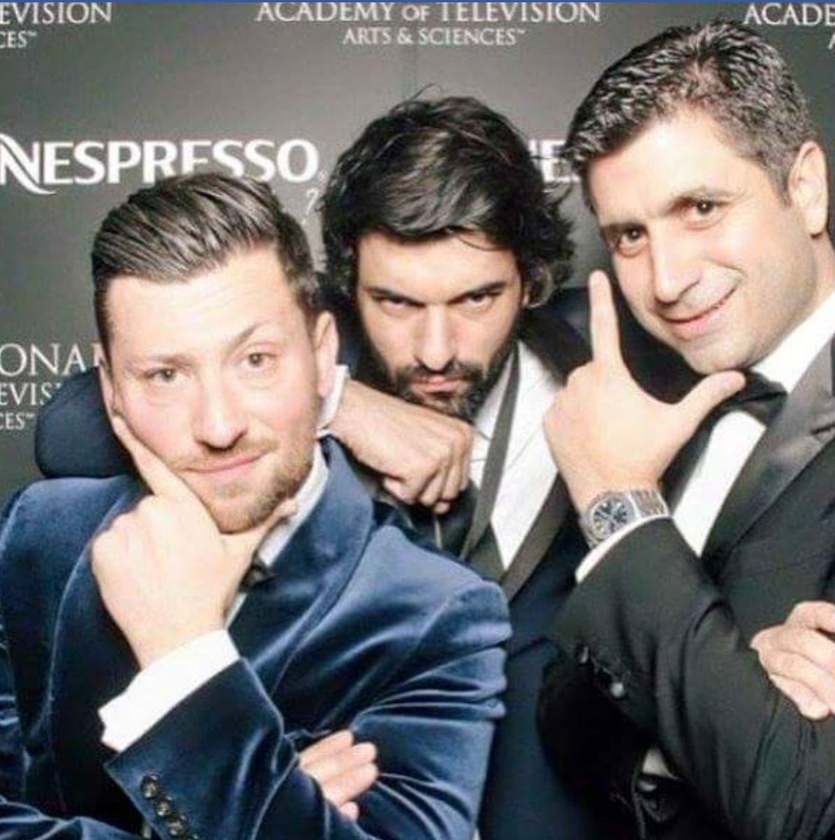 EAdeaz's tweet photo. DünyaStarı ilklerin oyuncusu,
iemmye aday olan ilk Türk aktör💪
1 📸EnginAkyürekIemmy2015 😜😂
#EnginAkyürek #iemmy2015 #iemmy #emmy #Awards #BestActor #BestActor2015 https://t.co/87doqokvQb
