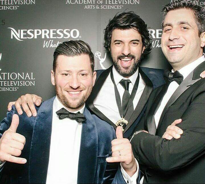EAdeaz's tweet photo. DünyaStarı ilklerin oyuncusu,
iemmye aday olan ilk Türk aktör💪
1 📸EnginAkyürekIemmy2015 😜😂
#EnginAkyürek #iemmy2015 #iemmy #emmy #Awards #BestActor #BestActor2015 https://t.co/87doqokvQb