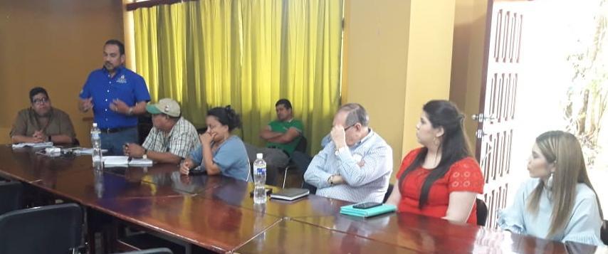 saghonduras's tweet photo. Siguatepeque: A fin de dar seguimiento a puntos importantes como producción, precio, compra de la #cebolla, entre otros, Subsecretario de Agricultura @Jbenitezport y Director de #SAG #PRONAGRO, participan en la reunión mensual del Comité de Cebolla https://t.co/2gWRoAWWV4