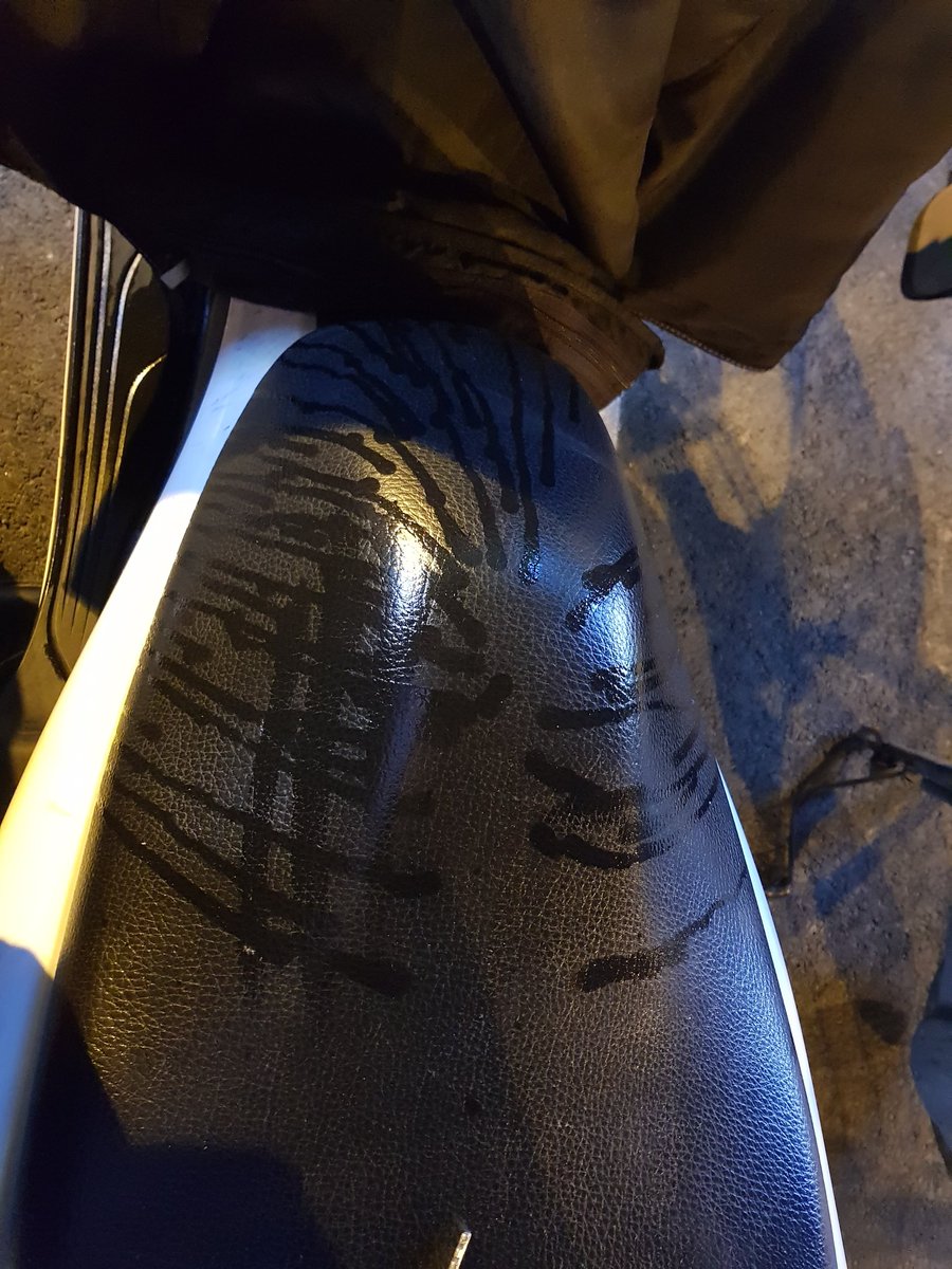plu9in's tweet photo. @matthieumania @jfmartins @C_Najdovski Ah ben, le stationnement est déjà payant pour les scooters. Il est même très cher, il s'appelle #Fourriere et ils détruisent même les scoots https://t.co/FAujq6jYGT