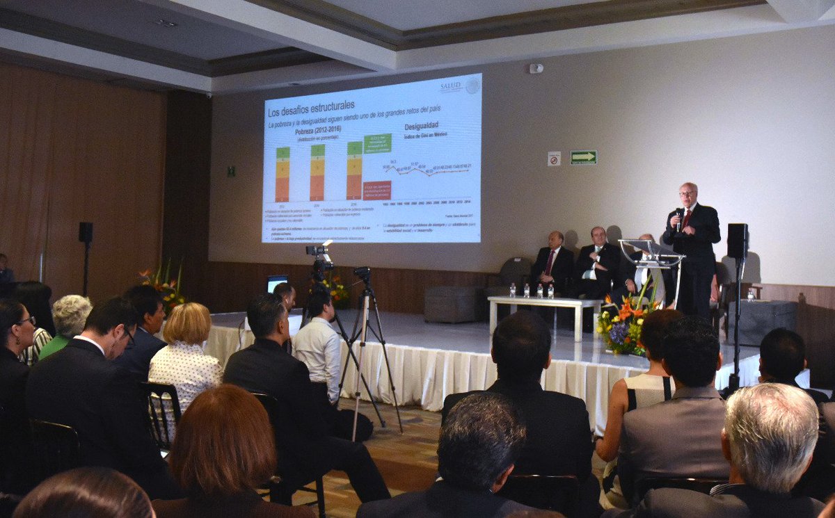 SSalud_mx's tweet photo. #Agenda Hoy el secretario @JoseNarroR impartió la conferencia inaugural por el 34 aniversario del Hospital Central Sur de Alta Especialidad #HCSAE de @Pemex https://t.co/wrdMd7Rqut
