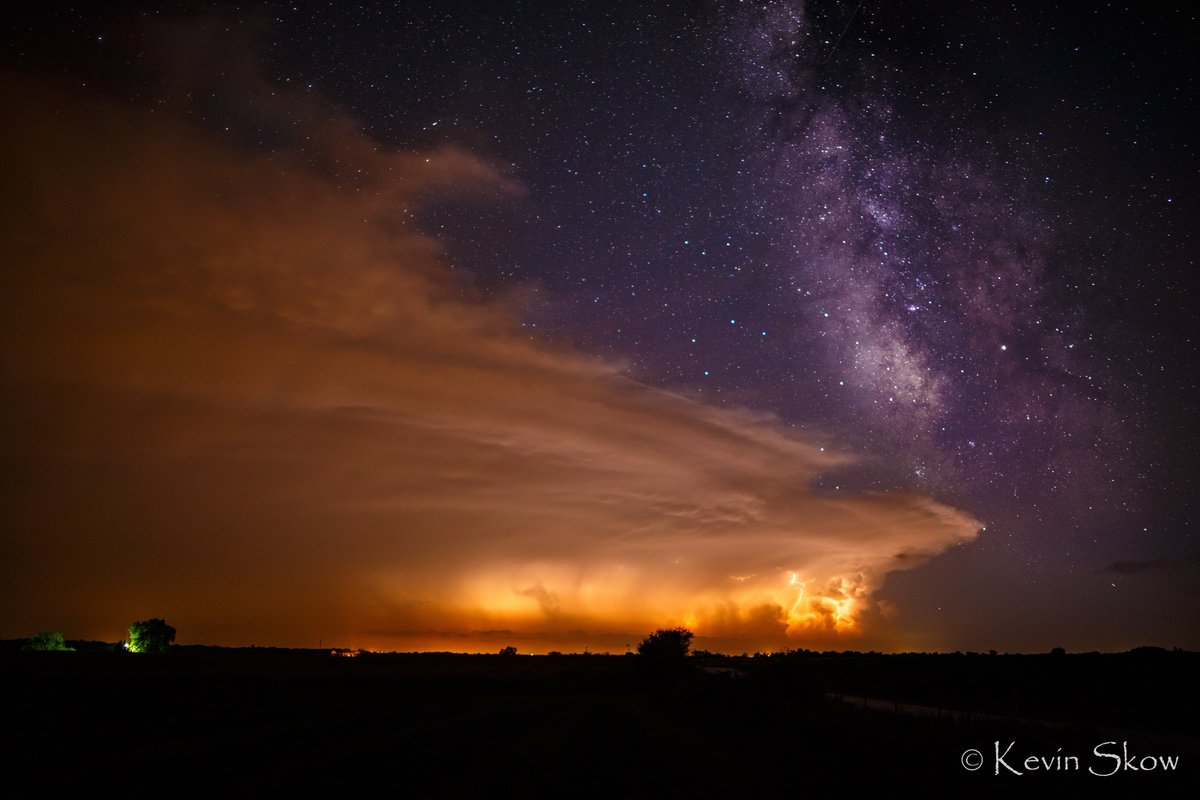 NWS's tweet photo. A forecaster with a passion for photography and weather from @NWSTopeka took this photo of a thunderstorm at night. His office & several others in Nebraska and Iowa are bringing you severe weather forecasts, watches & warnings this afternoon. #LifeSavingScience #InEveryCommunity https://t.co/5KahWt3Mqc